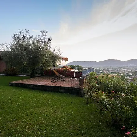 Sleeps 4 Pool Air Con